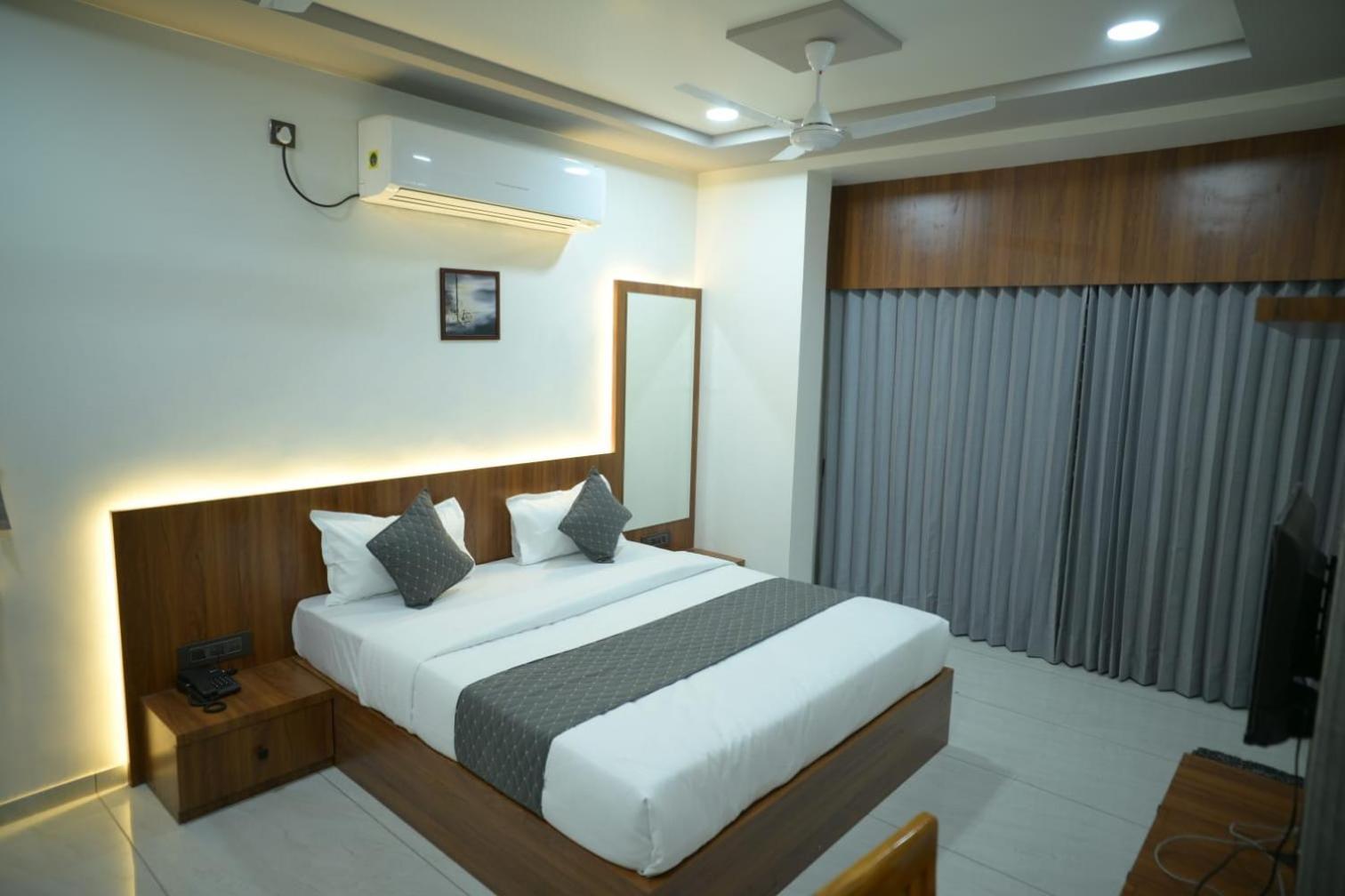 Hotel Aagman Palanpur Zewnętrze zdjęcie